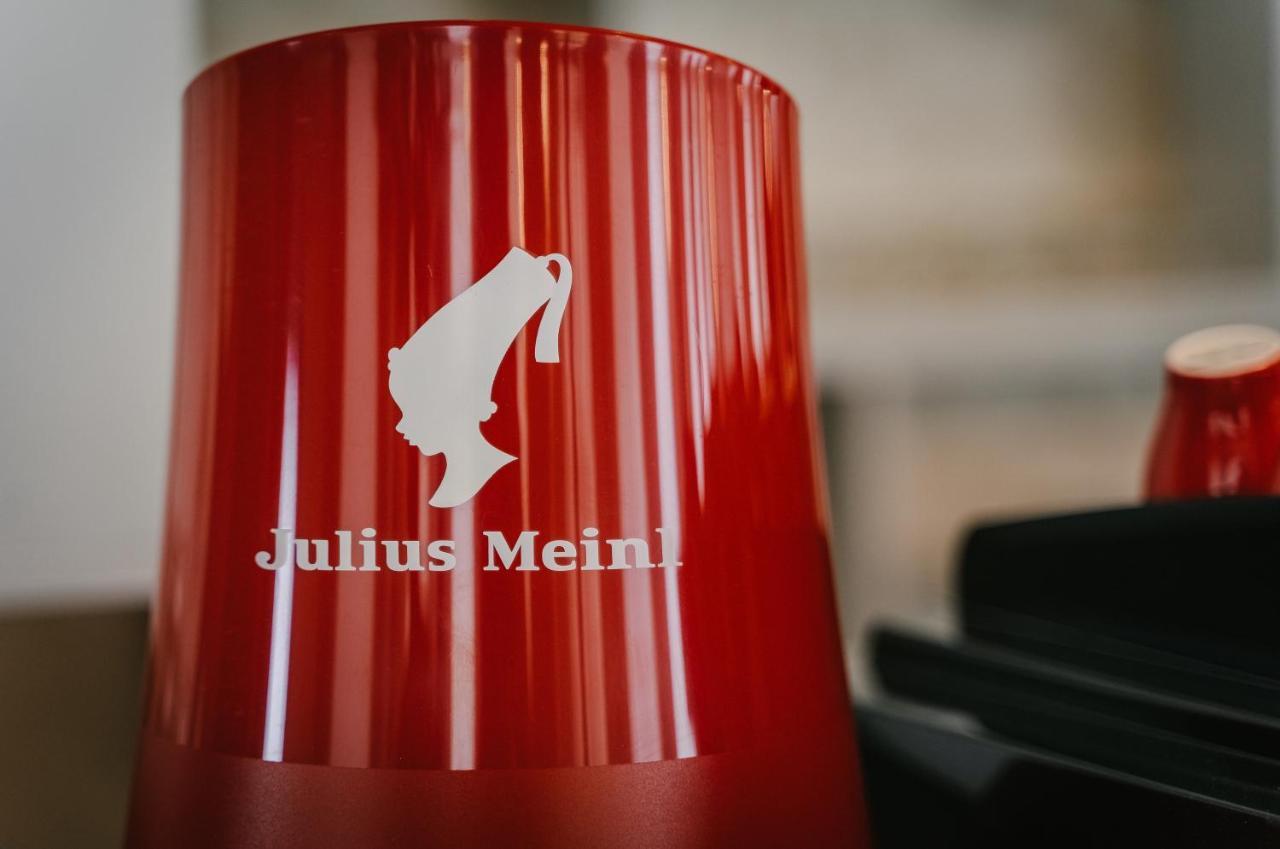 Pensiune-Restaurant Palace Carpinet エクステリア 写真